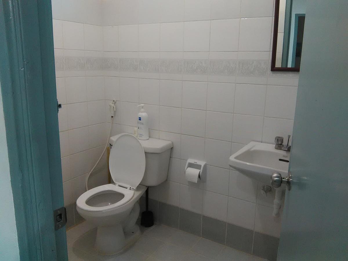 37m² studio Appartement, met 1 privé badkamer in Makati Manilla Buitenkant foto