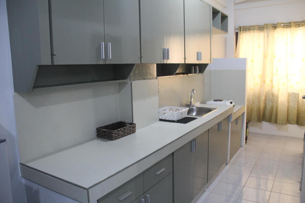 37m² studio Appartement, met 1 privé badkamer in Makati Manilla Buitenkant foto