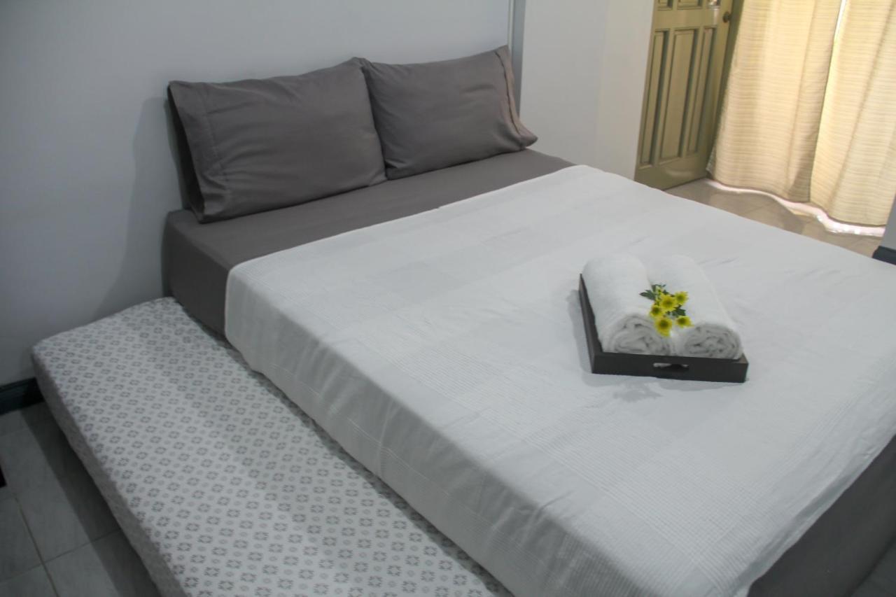 37m² studio Appartement, met 1 privé badkamer in Makati Manilla Buitenkant foto