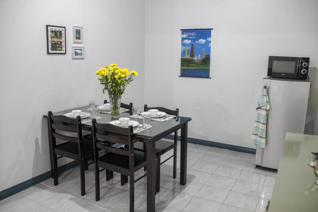 37m² studio Appartement, met 1 privé badkamer in Makati Manilla Buitenkant foto