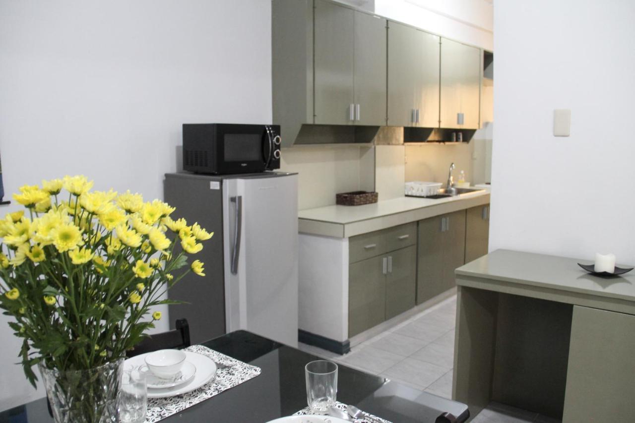 37m² studio Appartement, met 1 privé badkamer in Makati Manilla Buitenkant foto