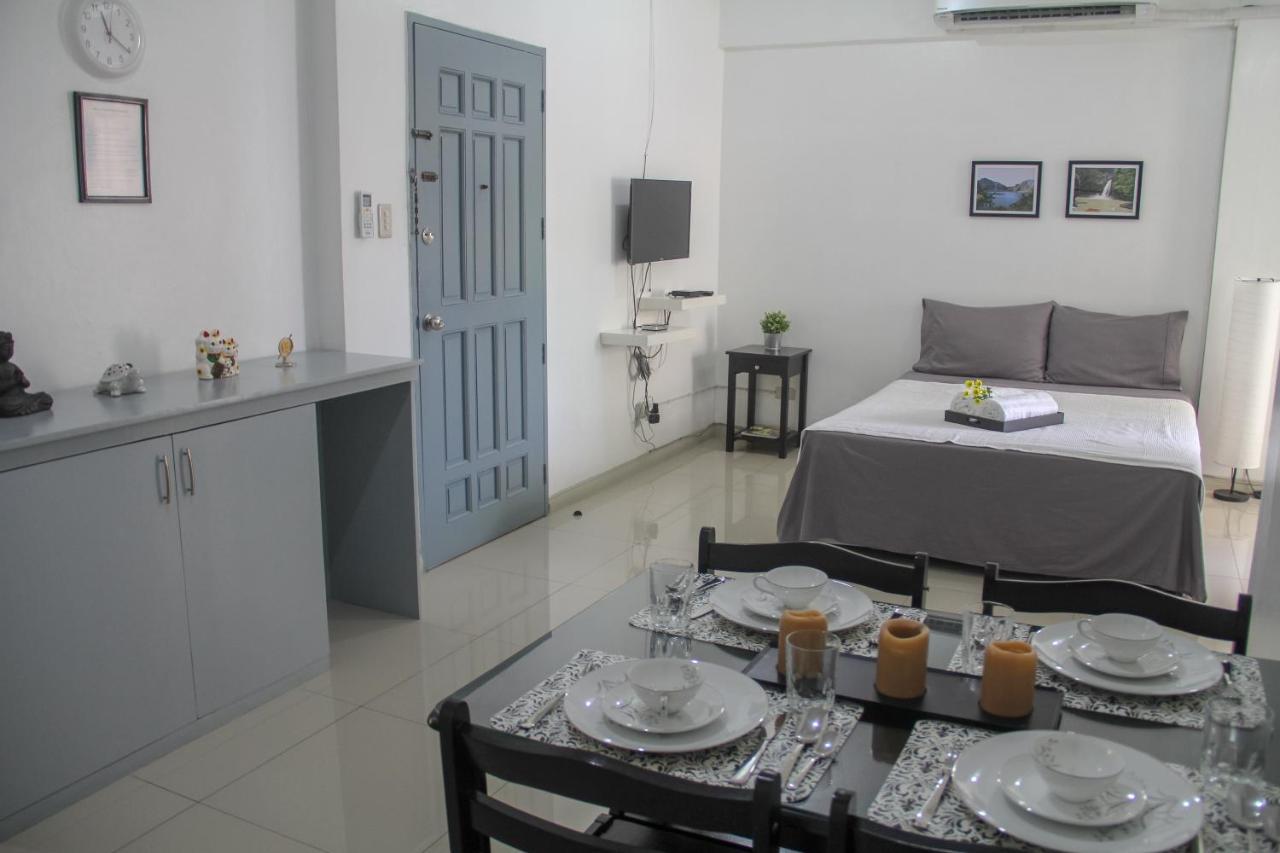 37m² studio Appartement, met 1 privé badkamer in Makati Manilla Buitenkant foto