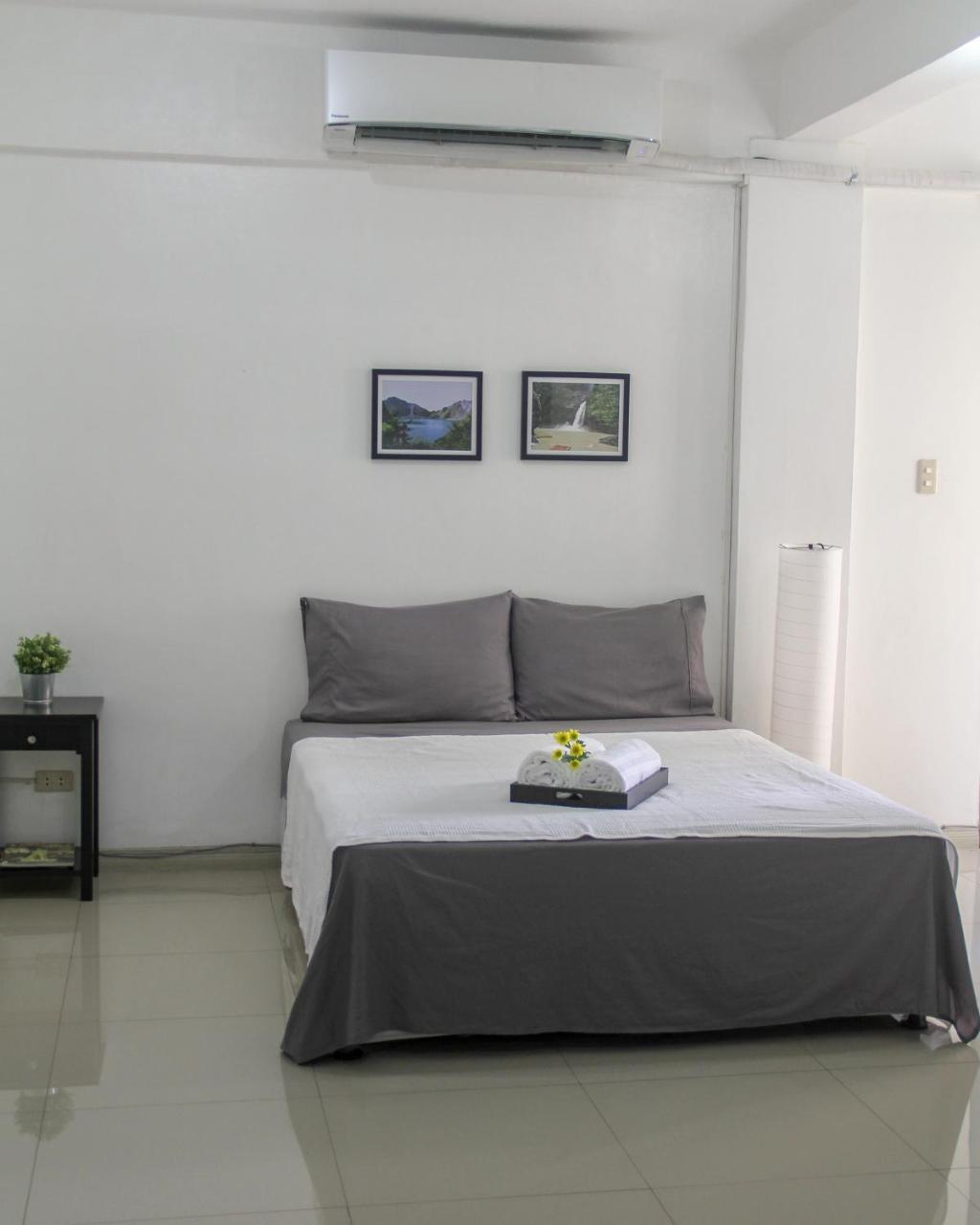 37m² studio Appartement, met 1 privé badkamer in Makati Manilla Buitenkant foto