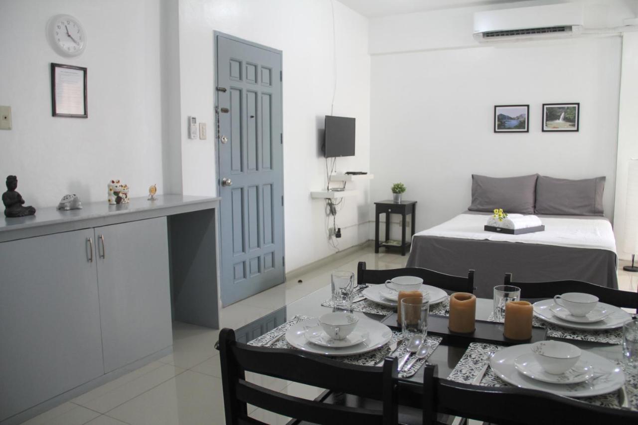 37m² studio Appartement, met 1 privé badkamer in Makati Manilla Buitenkant foto