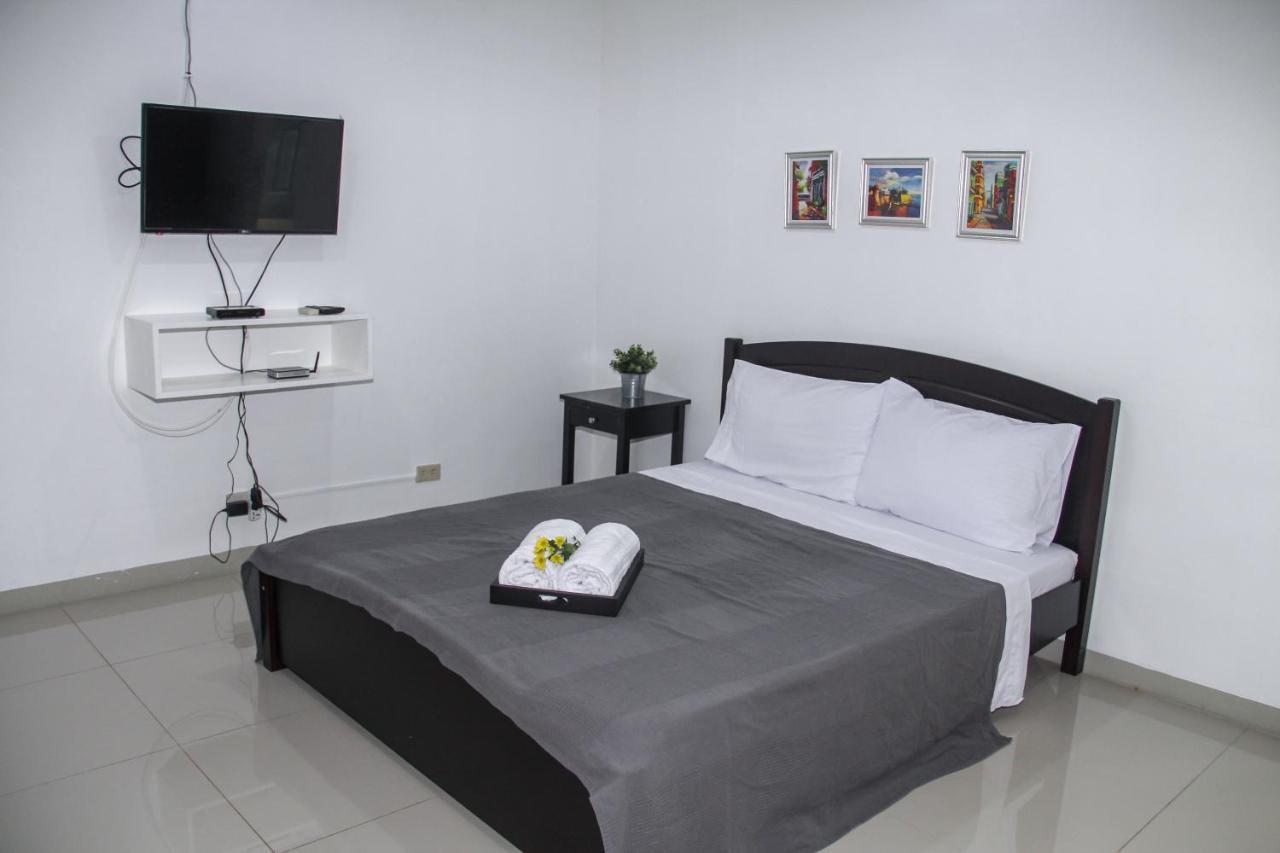 37m² studio Appartement, met 1 privé badkamer in Makati Manilla Buitenkant foto