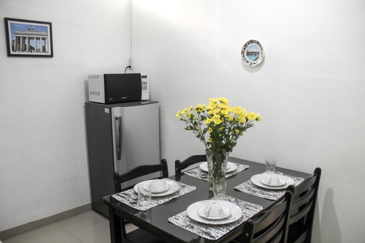 37m² studio Appartement, met 1 privé badkamer in Makati Manilla Buitenkant foto