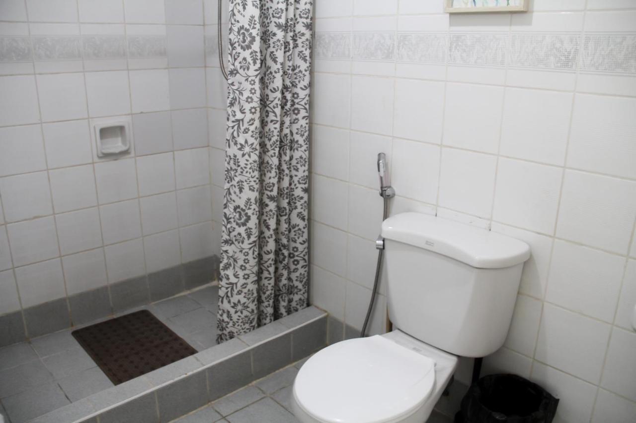 37m² studio Appartement, met 1 privé badkamer in Makati Manilla Buitenkant foto