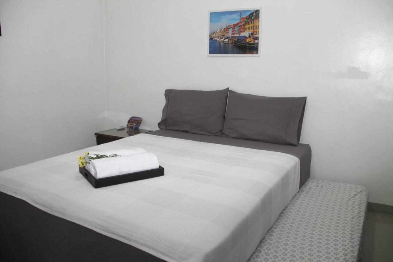 37m² studio Appartement, met 1 privé badkamer in Makati Manilla Buitenkant foto