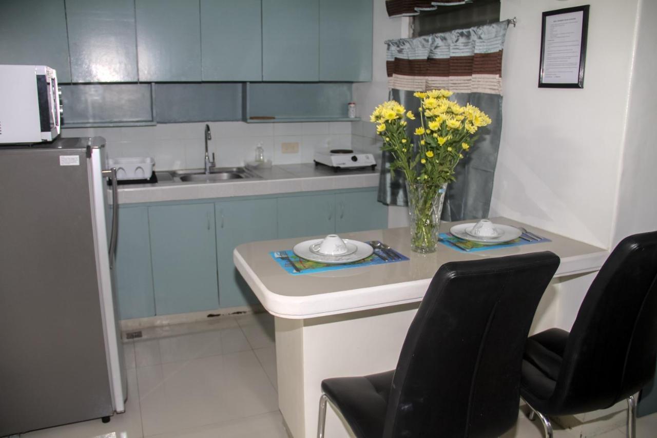 37m² studio Appartement, met 1 privé badkamer in Makati Manilla Buitenkant foto