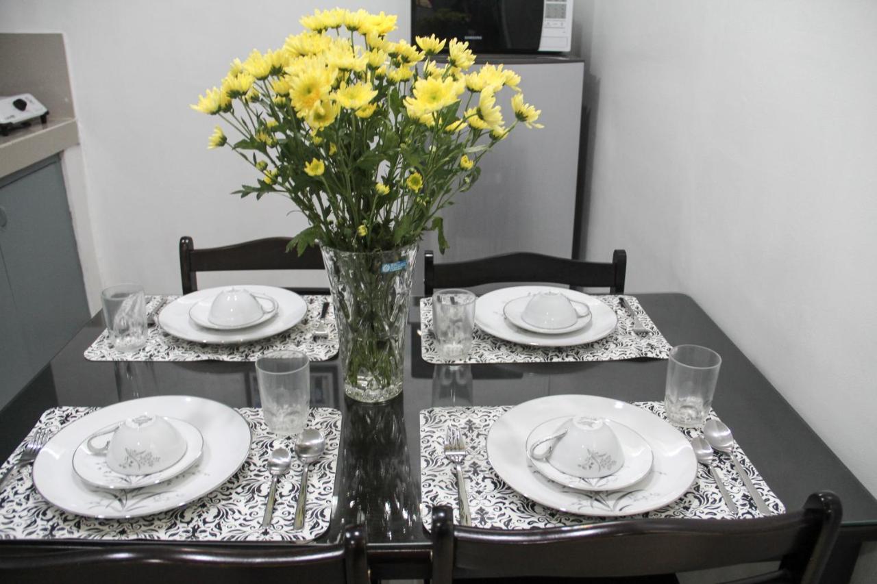 37m² studio Appartement, met 1 privé badkamer in Makati Manilla Buitenkant foto